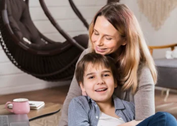 Adolescencia: cómo es el duelo de madre y padre cuando culmina la infancia de sus hijos