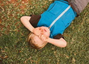 ¿Qué cosas no debo decirle a un niño cuando se cae o golpea?