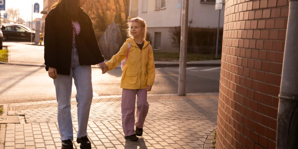Crianza y vida pública: la necesidad de espacios pensados también para niños y niñas