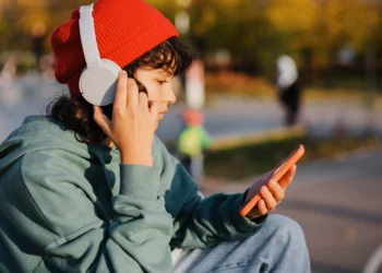 Adolescentes. Australia evalúa prohibir las redes sociales para jóvenes menores a 16 años. (Freepik)