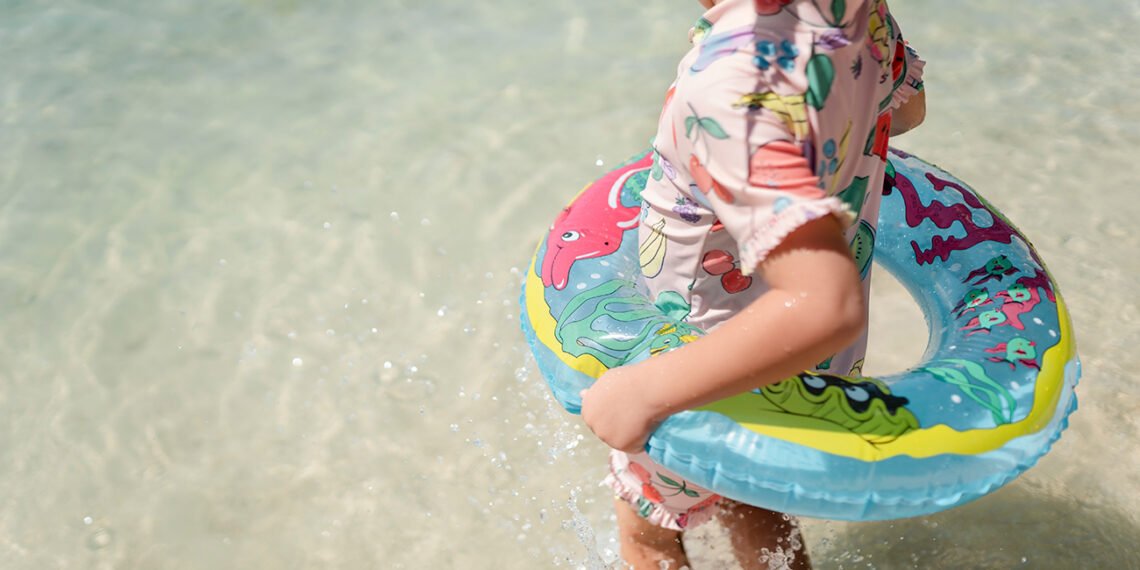 Elementos de flotación: cuál usar de acuerdo a la edad de nuestros hijos (FreePick).