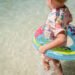 Elementos de flotación: cuál usar de acuerdo a la edad de nuestros hijos (FreePick).