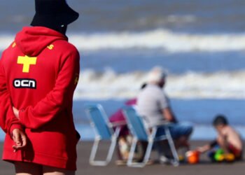 Los guardavidas cumplen un rol fundamental en medio de la desesperación de los padres (Gentileza Municipalidad de La Costa).