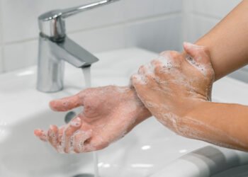 La constancia y una buena técnica a la hora del lavado de manos son claves para evitar contraer y propagar enfermedades (FreePick).