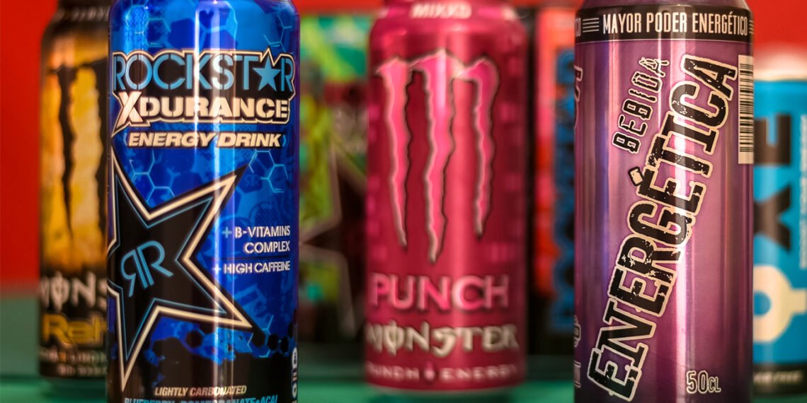 Es crucial destacar la falta de información que tanto niños como familias poseen sobre los riesgos asociados al consumo de estas bebidas (Wikimedia Commons).