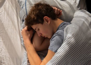 Las horas de sueño son clave para el desarrollo cerebral y cognitivo (FreePick).