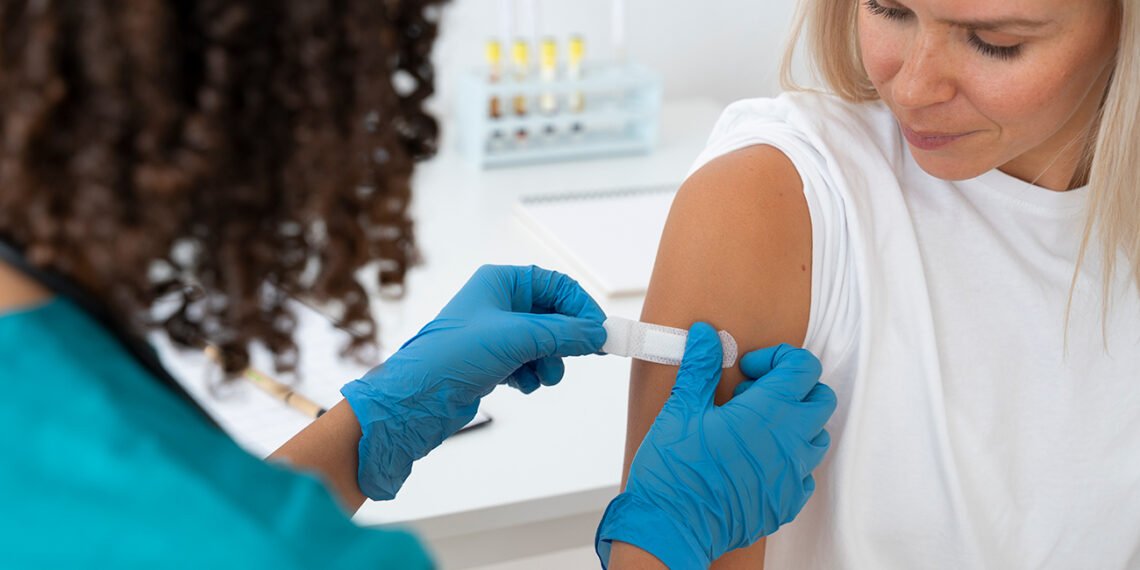 La importancia de la vacunación en embarazadas (FreePick).