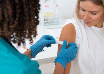 La importancia de la vacunación en embarazadas (FreePick).