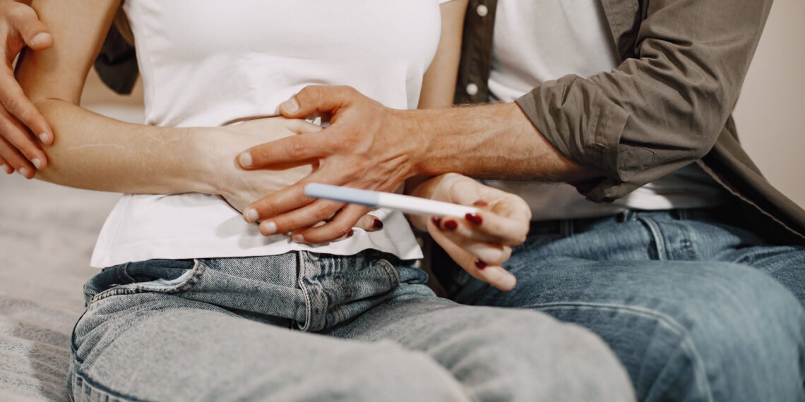 La tasa de natalidad en Argentina cayó un 40% en 10 años: menos nacimiento y más hogares unipersonales