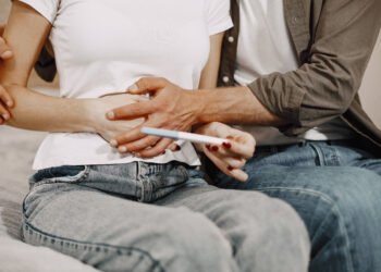 La tasa de natalidad en Argentina cayó un 40% en 10 años: menos nacimiento y más hogares unipersonales