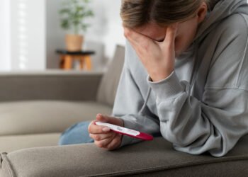 La persistencia en la tasa de embarazos adolescentes alerta sobre la necesidad de reforzar la prevención, en una tarea que implica a todos los actores sociales que acompañan la vida de los jóvenes (FreePick).