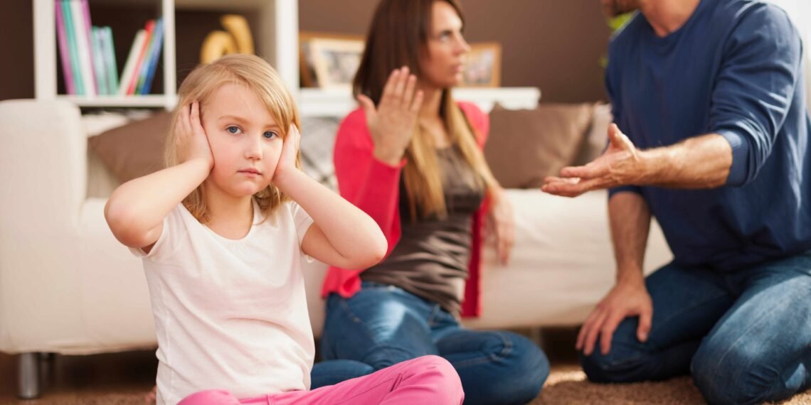 Cuando el estrés de los adultos afecta a los niños: qué dice la ciencia