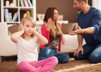 Cuando el estrés de los adultos afecta a los niños: qué dice la ciencia