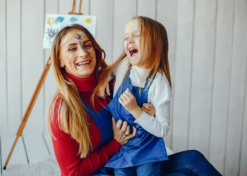 El poder del humor en la maternidad