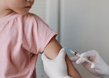 Vacunación infantil (FreePcik).