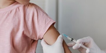 Vacunación infantil (FreePcik).