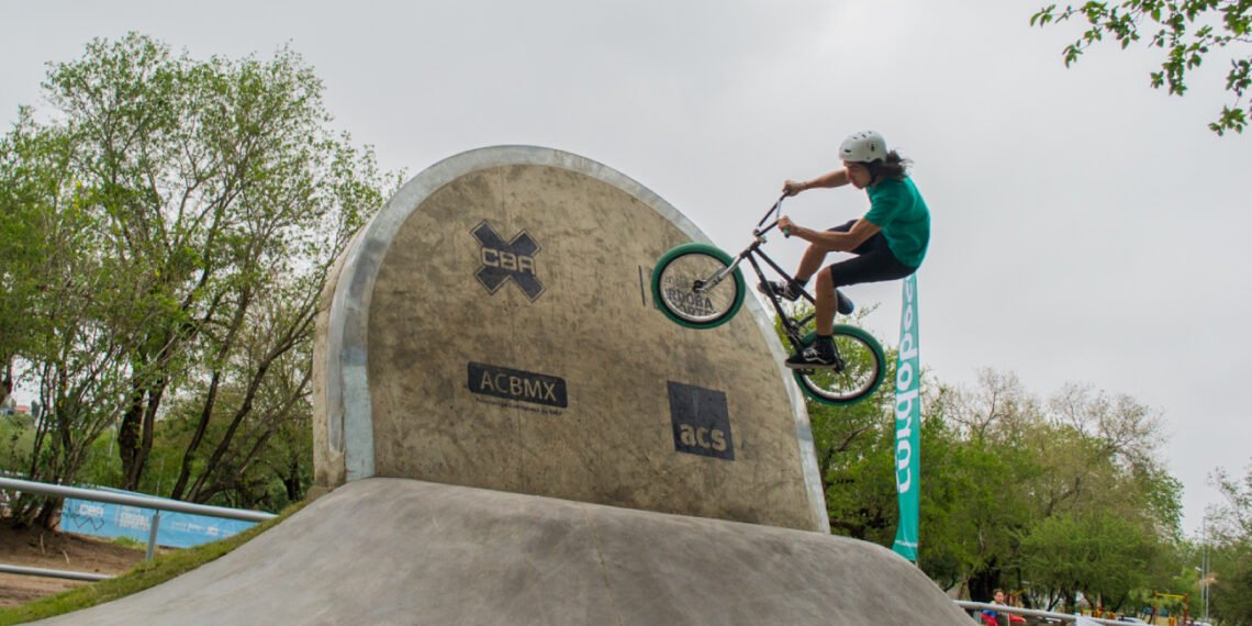 El Parque del Kempes y su atractivo para quienes disfrutan de los deportes extremos (Agencia Córdoba Turismo).
