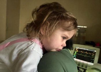 "Ella nos enseñó que no hay que rendirse. Que hasta en el hospital, lo mejor que se puede hacer es bailar", cuenta la mamá de Eka (https://www.instagram.com/uncorazonparaekatherina/).