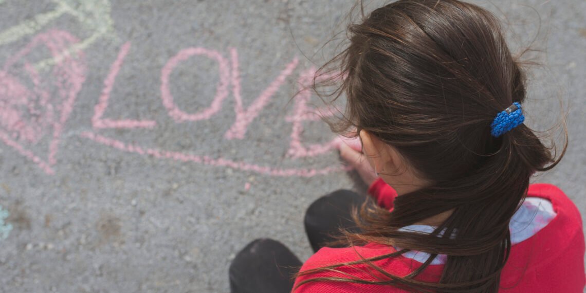El suicidio, primera causa de muerte entre adolescentes mujeres: un informe de la Universidad Austral alerta sobre una crisis silenciosa