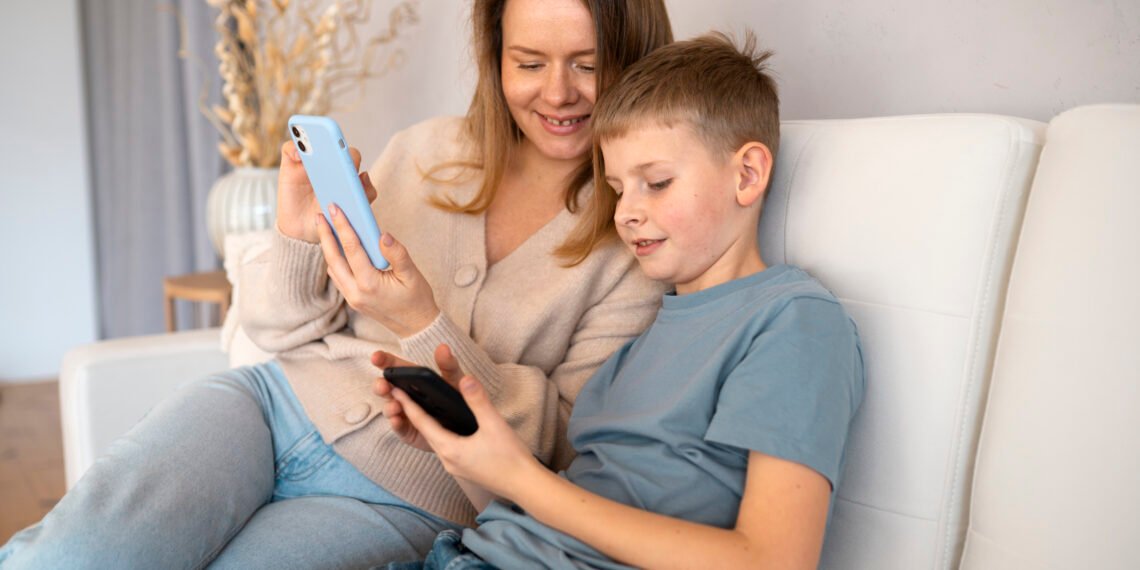 Control parental digital: ¿cómo proteger a niños en celulares, dispositivos móviles y redes sociales?