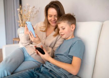 Control parental digital: ¿cómo proteger a niños en celulares, dispositivos móviles y redes sociales?