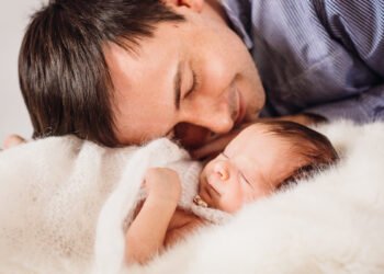 Licencia por paternidad, una deuda de la legislación Argentina (v.ivash/FreePick).