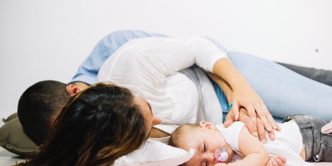 El colecho al en un denominador común en 7 de cada 10 decesos de bebés por muerte súbita (FreePick).