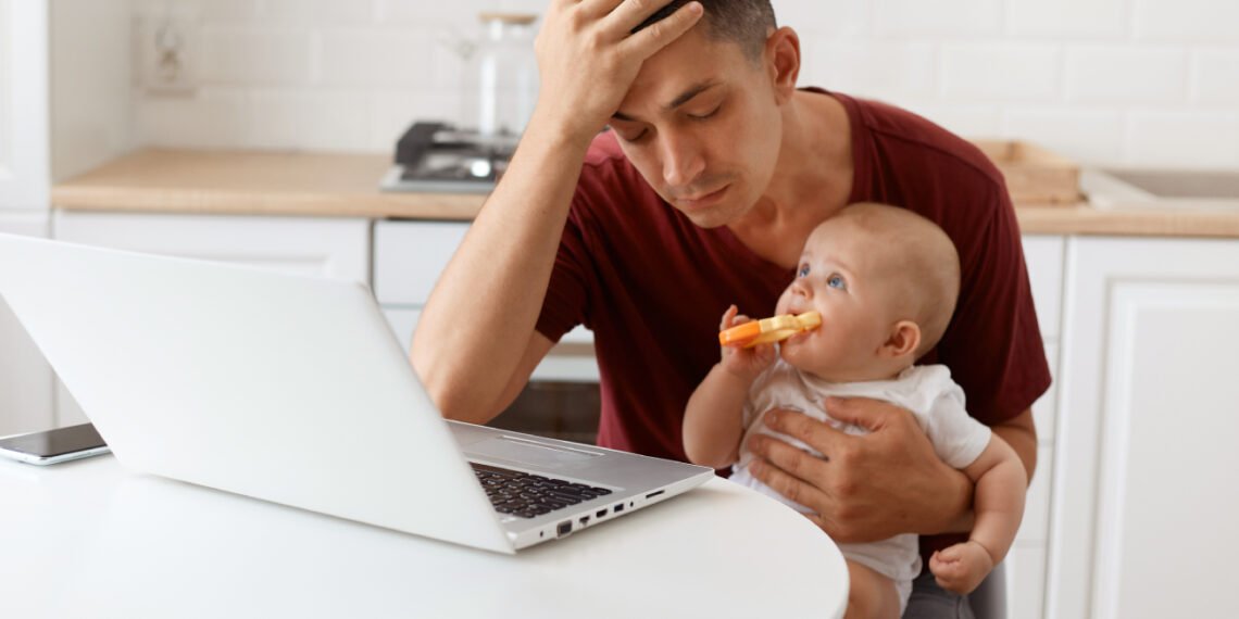 Alertan que uno de cada 10 padres experimentan distintos grados de depresión posparto (user18526052/FreePick).