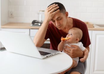 Alertan que uno de cada 10 padres experimentan distintos grados de depresión posparto (user18526052/FreePick).