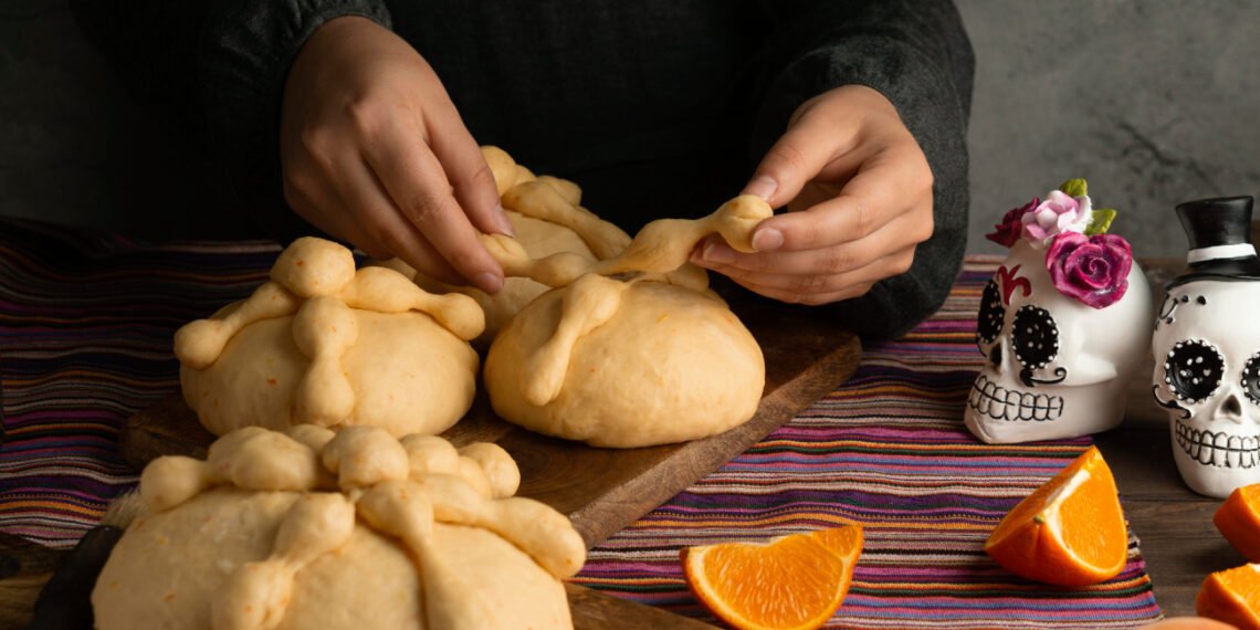 Ofrendas para los que ya no están, una característica de estas celebraciones (FreePick).