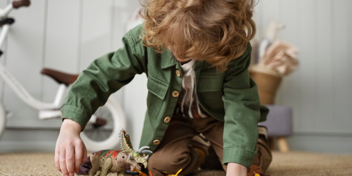 La explicación científica sobre por qué a (casti todos) los niños les encantan los dinosaurios (FreePick).