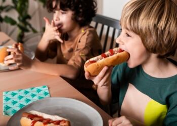La obesidad supera al bajo peso en la infancia y la adolescencia, alerta Unicef