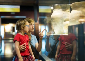 Jugar con arte: cómo los talleres y museos inspiran la creatividad infantil