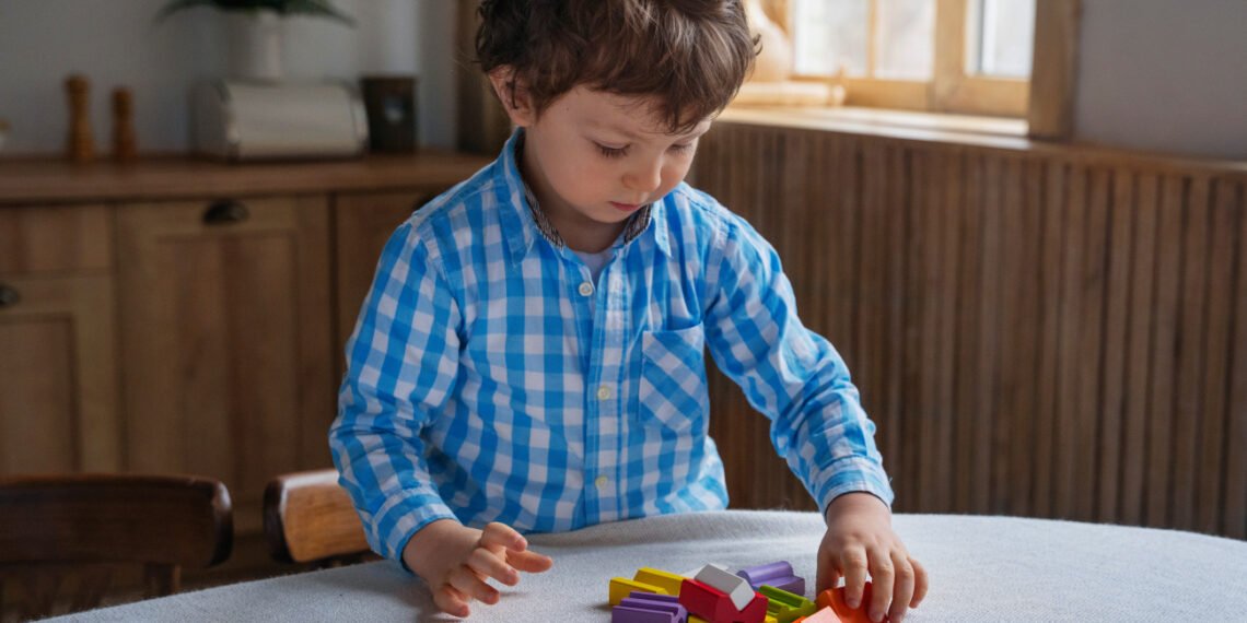 Niños de tan solo 4 años pueden emplear algoritmos de clasificación de manera innata para resolver problemas complejos (FreePick).