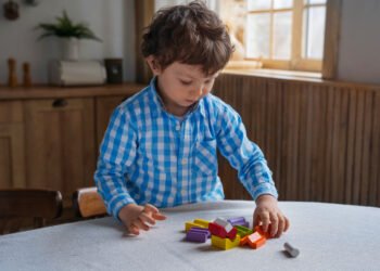 Niños de tan solo 4 años pueden emplear algoritmos de clasificación de manera innata para resolver problemas complejos (FreePick).