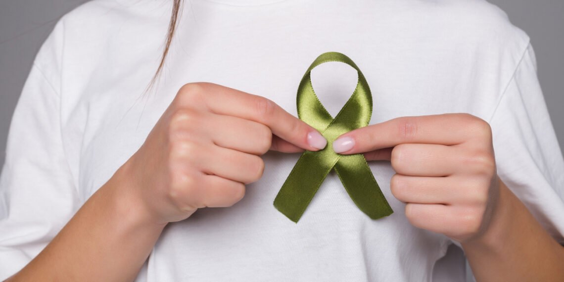 La cinta verde es el símbolo universal de la concienciación sobre la salud mental (FreePick/diana.grytsku).