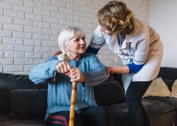 El trabajo de cuidado continúa siendo, en gran medida, invisible y precarizado (FreePick).
