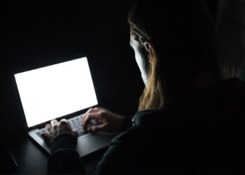 Consejos para prevenir el grooming (drobotdean/FreePick).