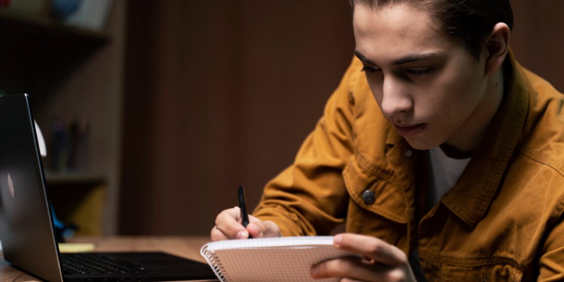 Desafíos y oportunidades de la Inteligencia Artificial en las aulas (FreePick).