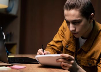 Desafíos y oportunidades de la Inteligencia Artificial en las aulas (FreePick).