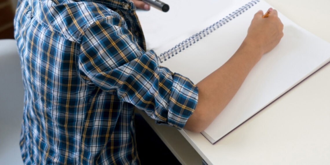 Padre deberá indemnizar a su hijo por el daño que le provocó el reconocimiento tardío (Justicia Córdoba).