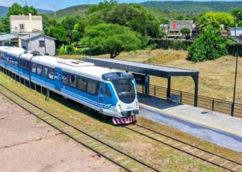 Tren de las Sierras es un planazo para que niños y niñas disfruten en familia o con su escuela (trendelassierras.com.ar).