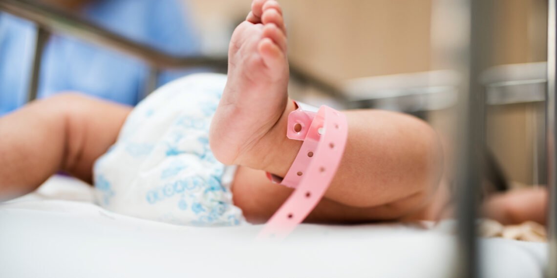 Bebé prematuro (rawpixel.com/FreePick).