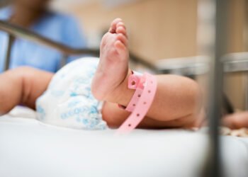 Bebé prematuro (rawpixel.com/FreePick).