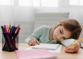 Fatiga escolar: qué es y por qué aumenta entre niños y adolescentes en Argentina
