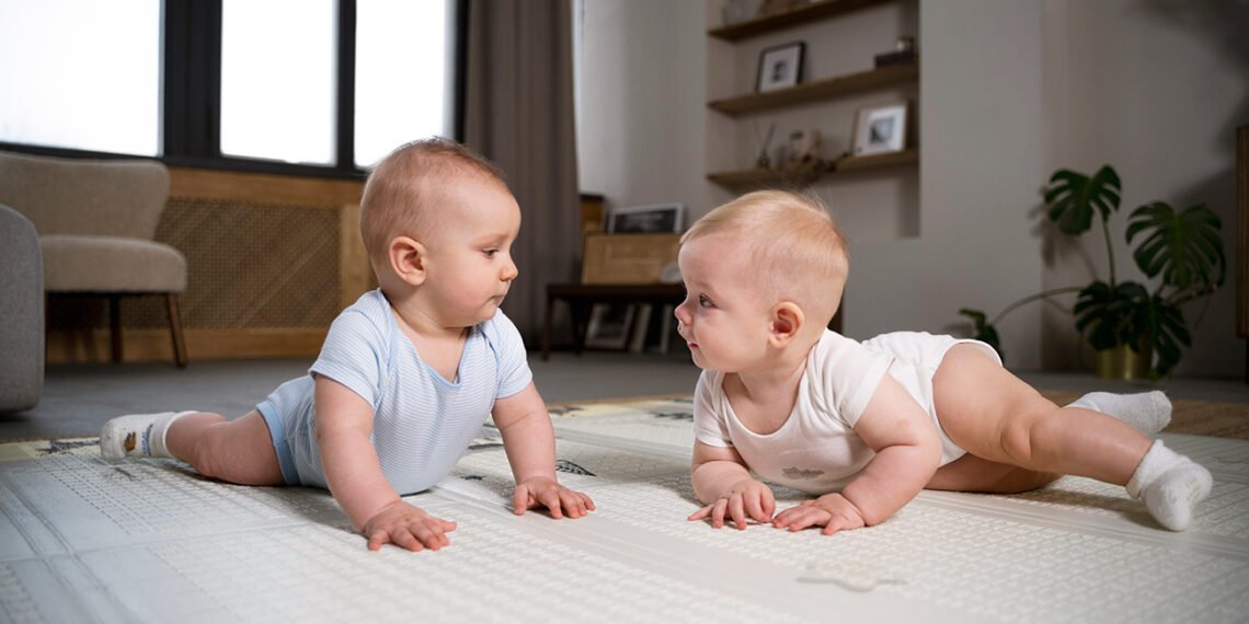 ¿Gemelos o mellizos? 10 claves definitivas para diferenciarlos y entender su genética (FreePick).