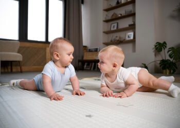 ¿Gemelos o mellizos? 10 claves definitivas para diferenciarlos y entender su genética (FreePick).