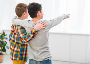 Hermanos, niños (Imagen ilustrativa/FreePick).