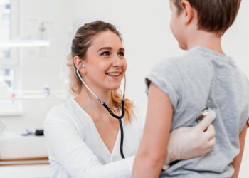 La consulta médica es clave para evitar este tipo de enfermedades (FreePick).