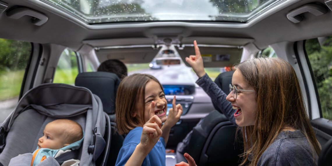 Recomendaciones para un viaje largo con bebés y niños (pvproductions/FreePick).